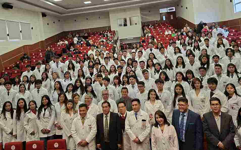 IMPOSICIÓN DEL MANDIL BLANCO - CARRERA DE MEDICINA