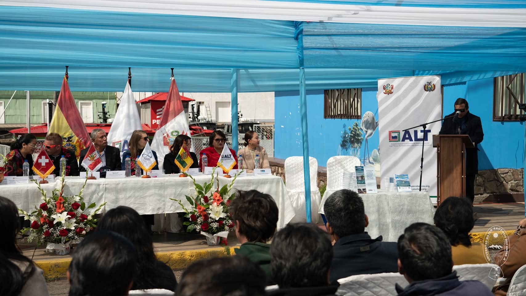 LA UMSA PARTICIPA EN HITO HISTÓRICO: PRESENTACIÓN DEL PRIMER BARCO CIENTÍFICO SOLAR PARA INVESTIGAR El LAGO TITICACA